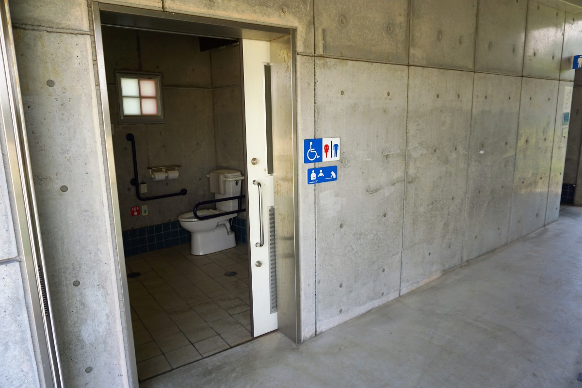 多目的トイレ入り口