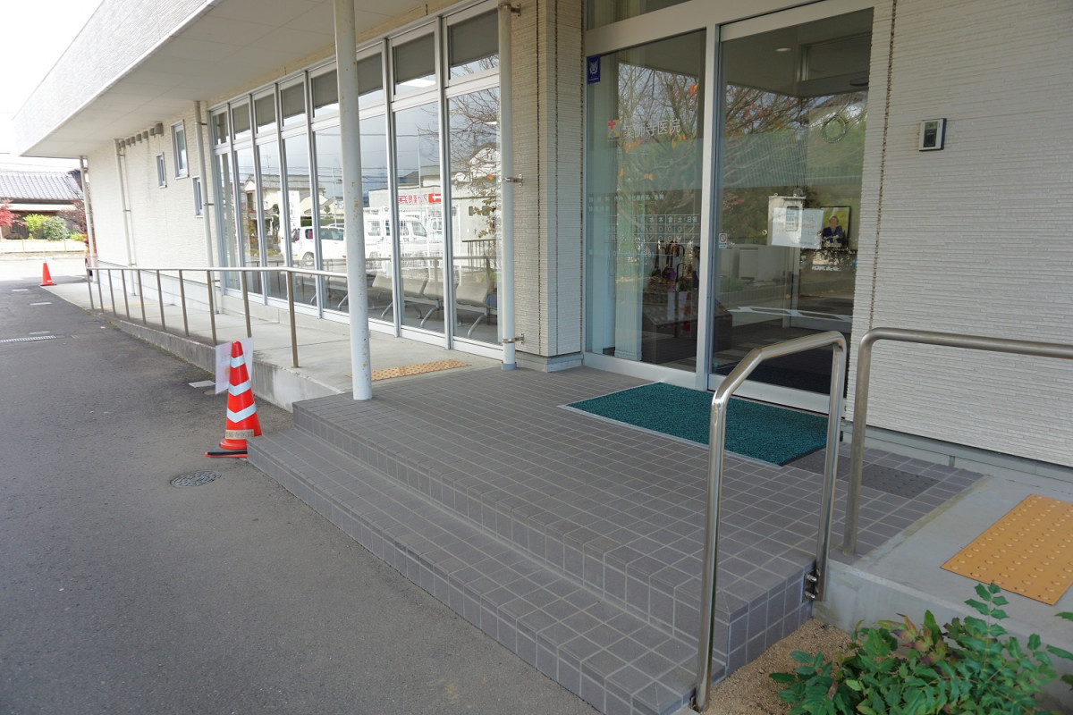 手すりを設置しました