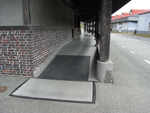 トイレ入り口(スロープあり)