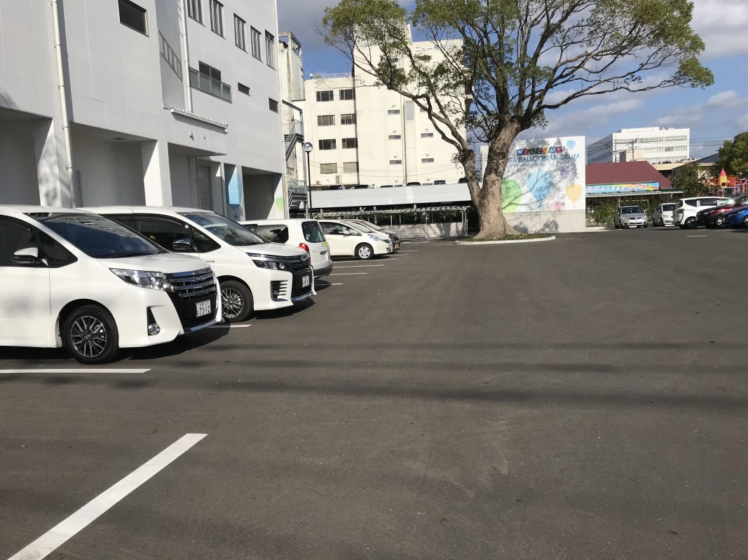 バルーンミュージアム東側に駐車場あり