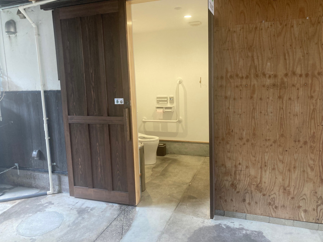 店外にバリアフリートイレあり