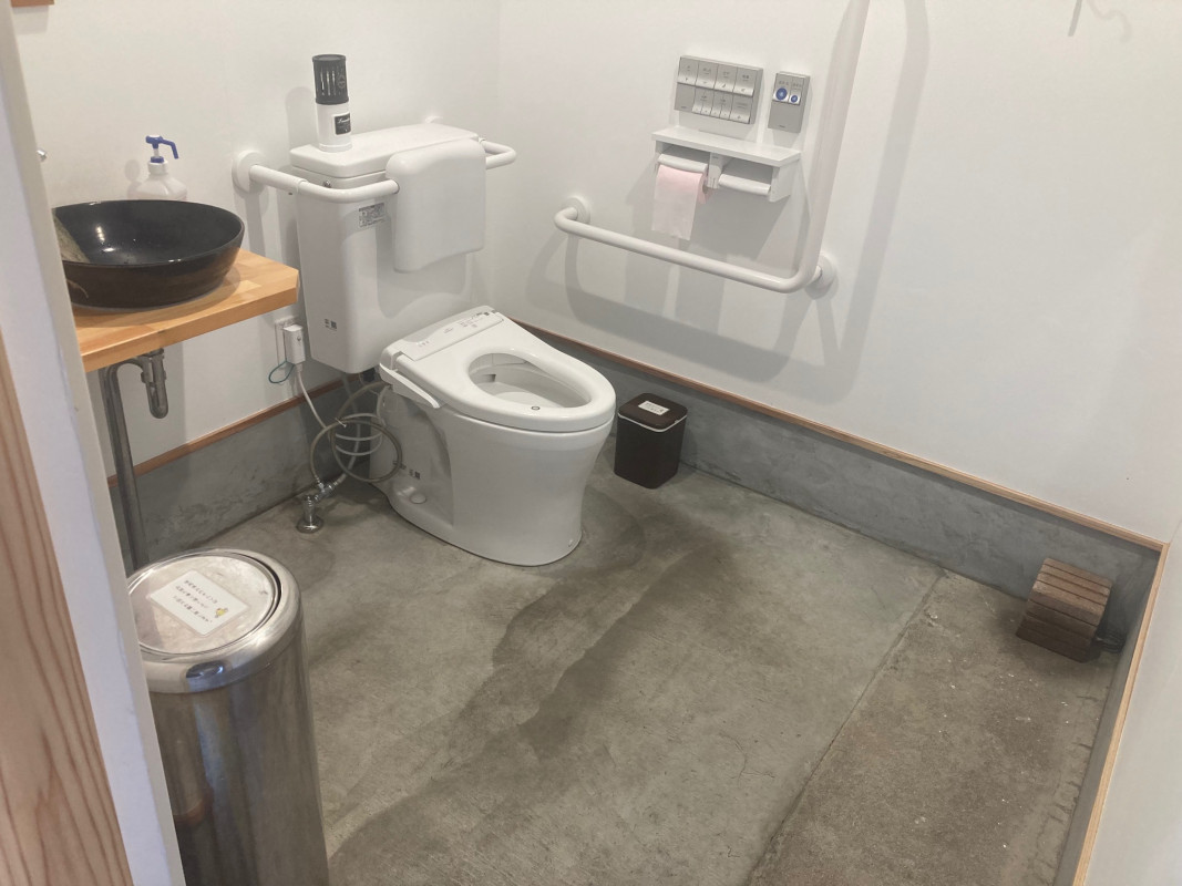 店外にバリアフリートイレあり