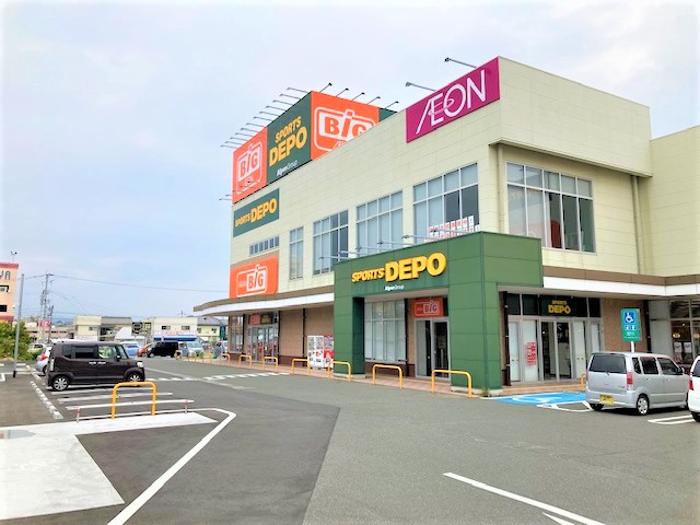 駐車場から店舗までの動線に段差なし