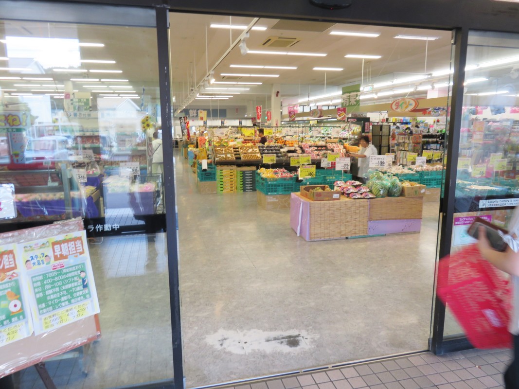 店内に入る扉は自動ドア