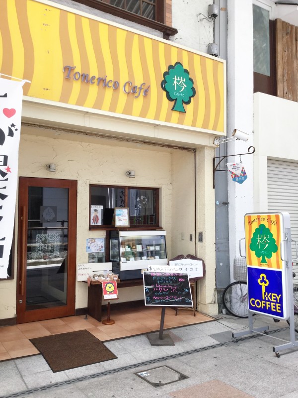 目の前はアーケードのため車は通行しません