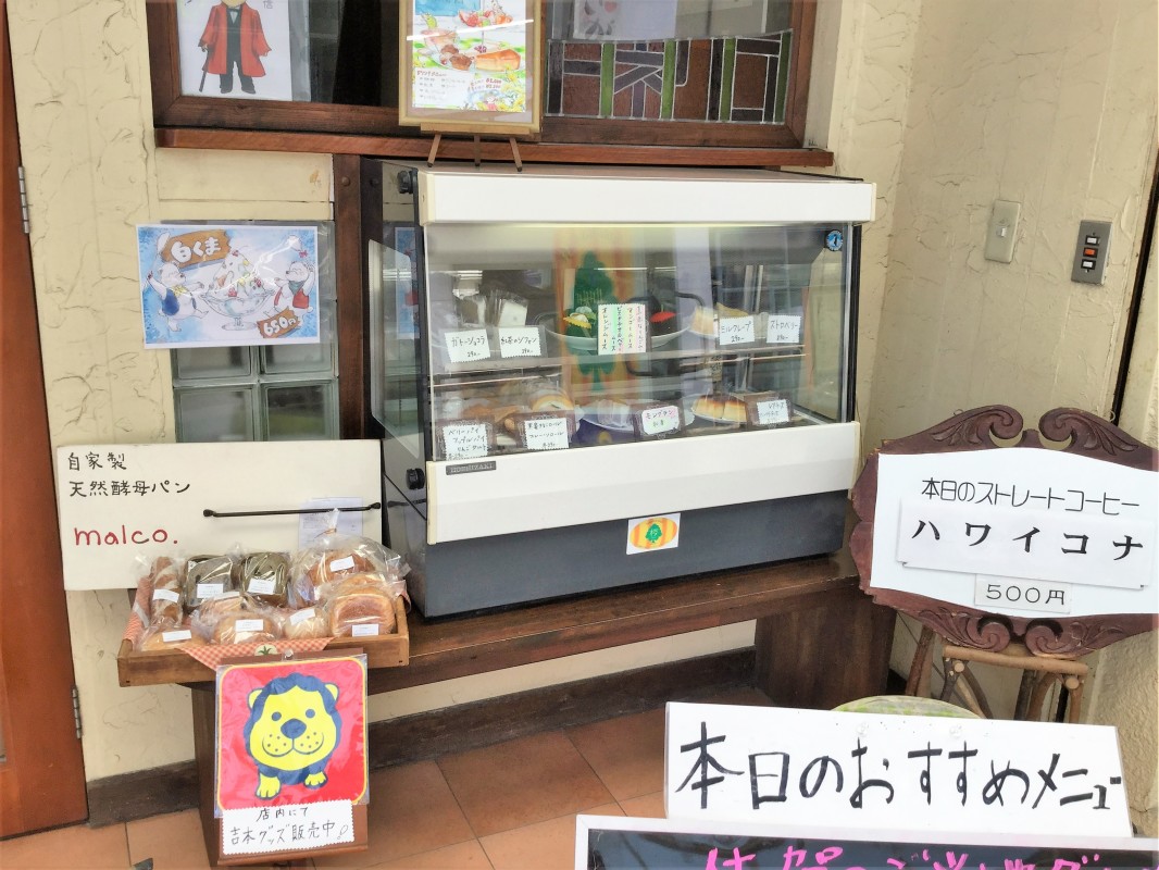 ケーキやパンのテイクアウト可能