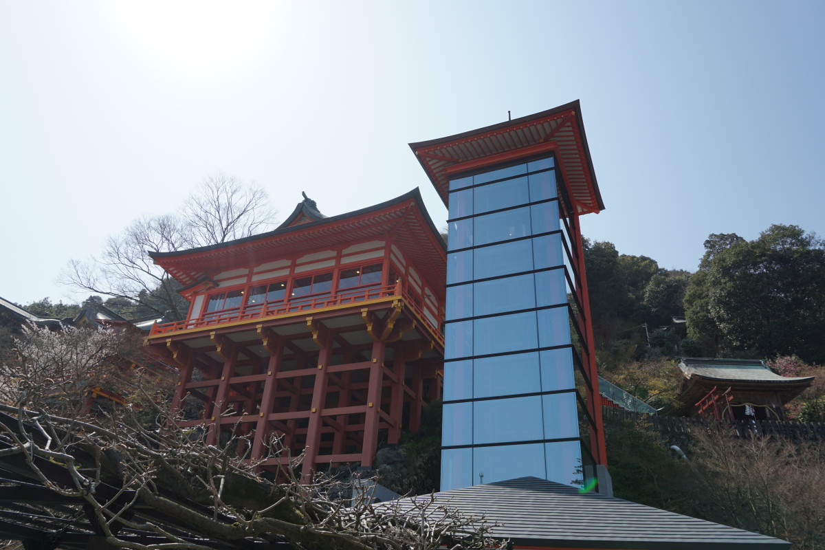 御本殿へのエレベーター