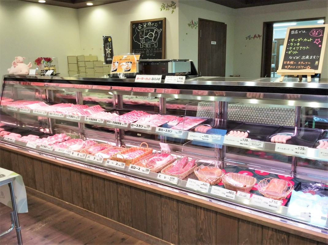 自慢のお肉は甘みが強く、鮮度を保つために1つ1つフィルムで包装されている