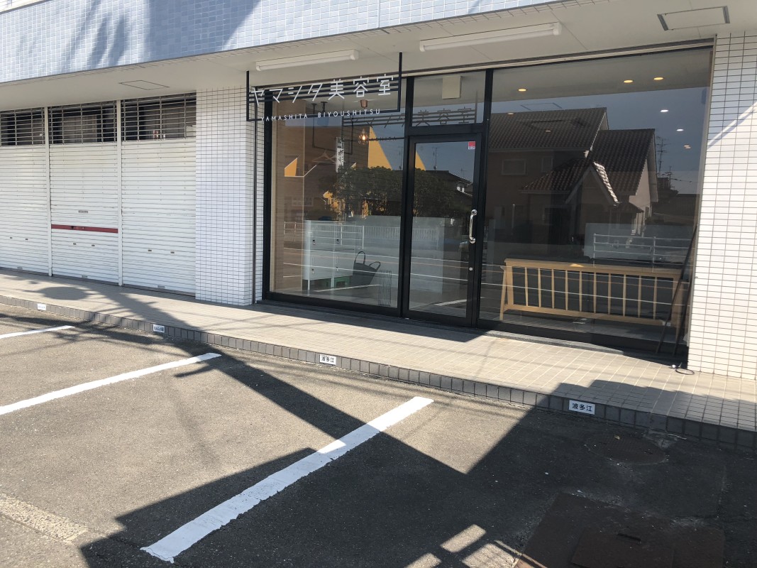 店舗前に段差あり(1段)