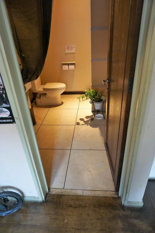 トイレ出入り口