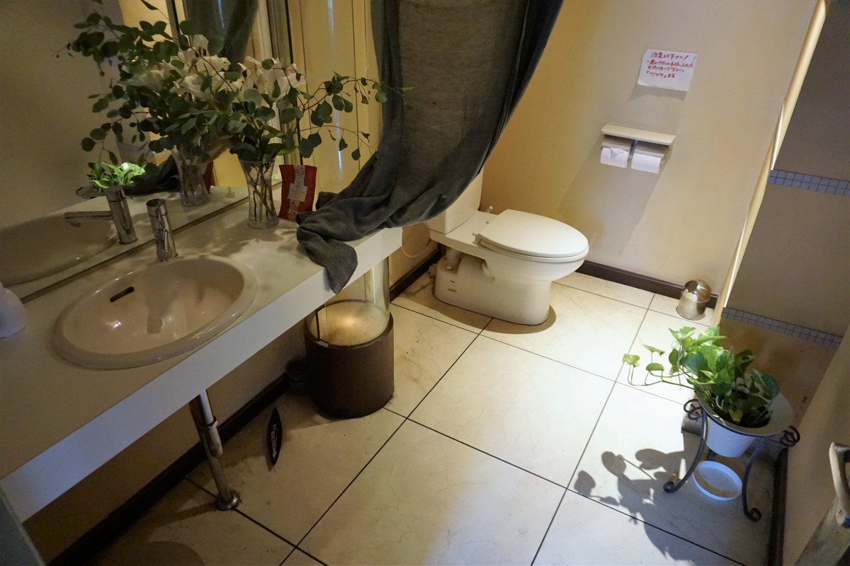 トイレ内(洋式トイレ)