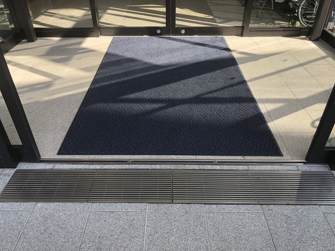 庁舎正面出入口