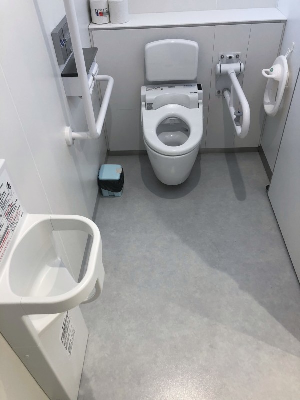 ベビーキープ&お子さん用の簡易便座あり