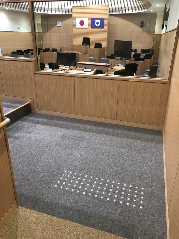 6階議場(傍聴席・車いす利用者用)