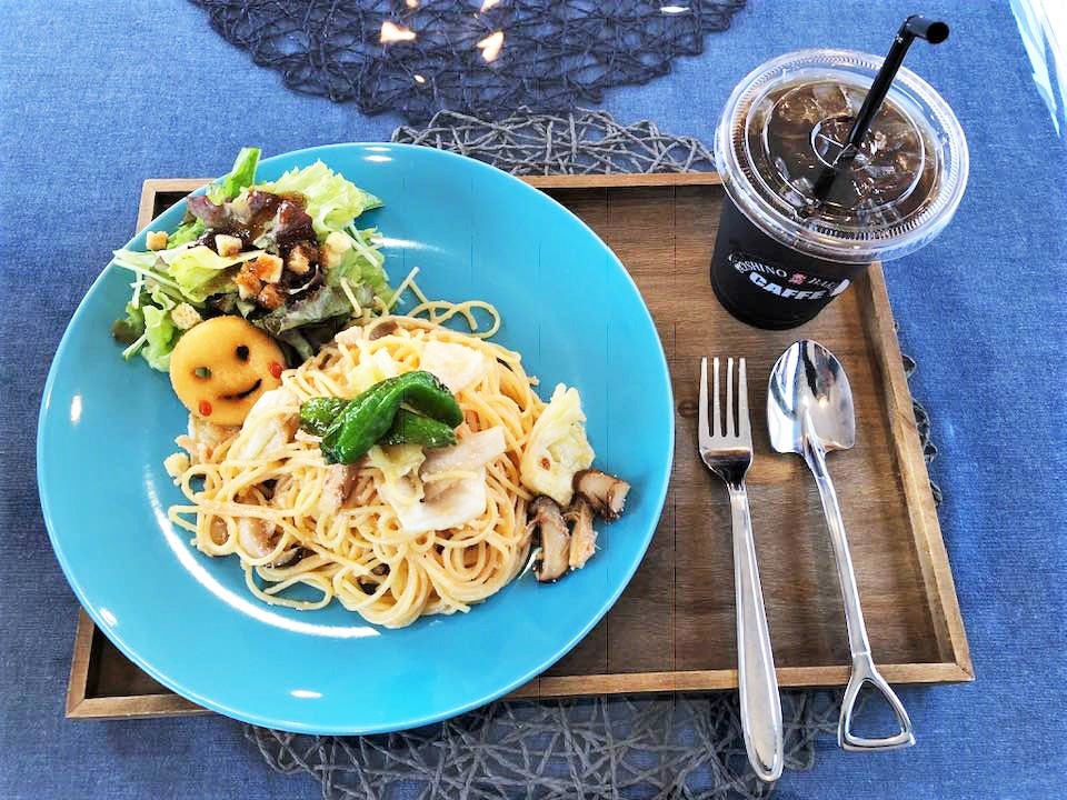 ランチは11：00～15：00まで（日替わりランチ500円、ランチプレート800円）※Ｈ30年9月現在