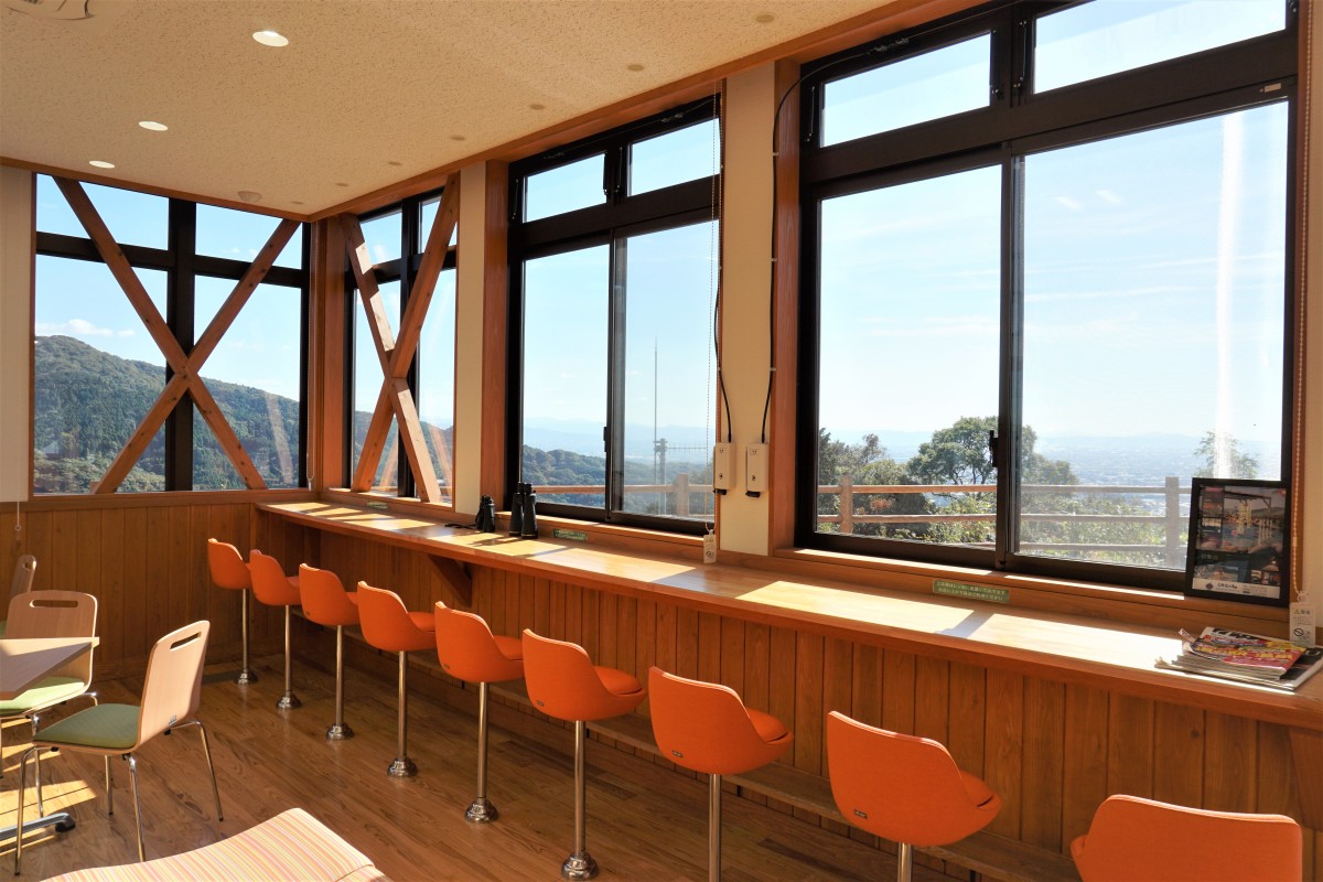 1階カウンター席