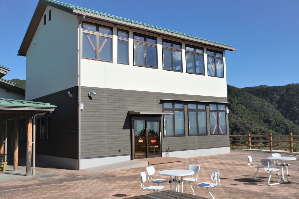 新館の1階は新ＳＵＮ吉野ヶ里店、２階は展望所