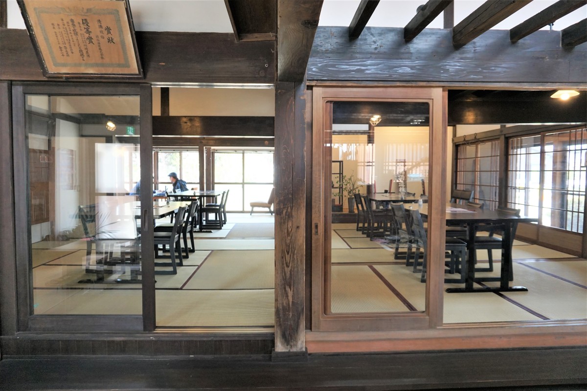 お座敷もすべてテーブル席