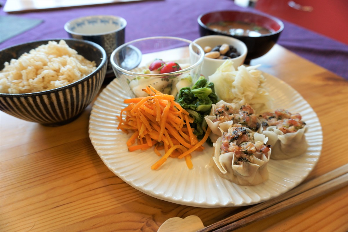 シンプルに上質な塩だけを使い素材の本来の旨みを出したおおきな樹の料理は不思議と満腹感と満足感を感じるランチ