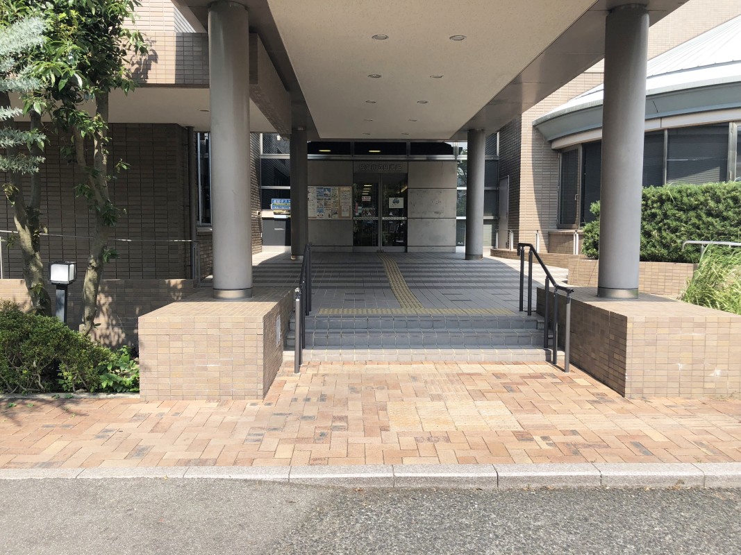 西側入り口前段差(9段)