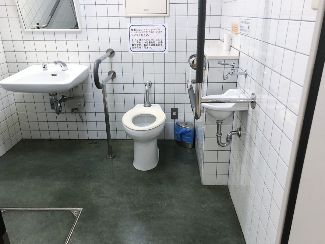 多目的トイレ内