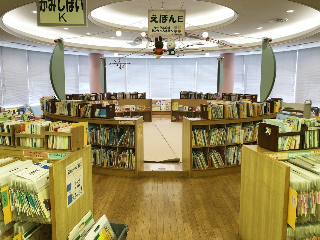 館内(1階)赤ちゃん絵本コーナー