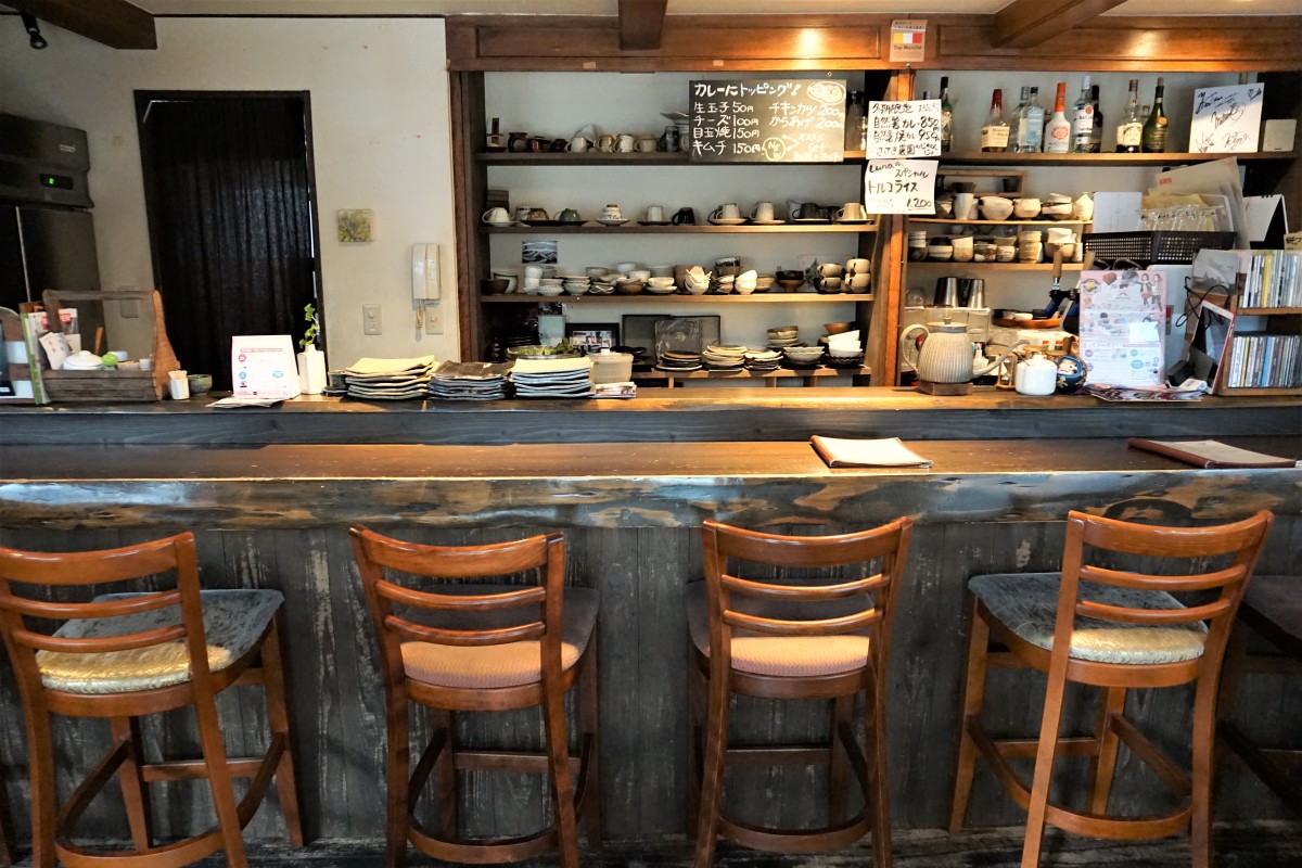 １階カウンター席