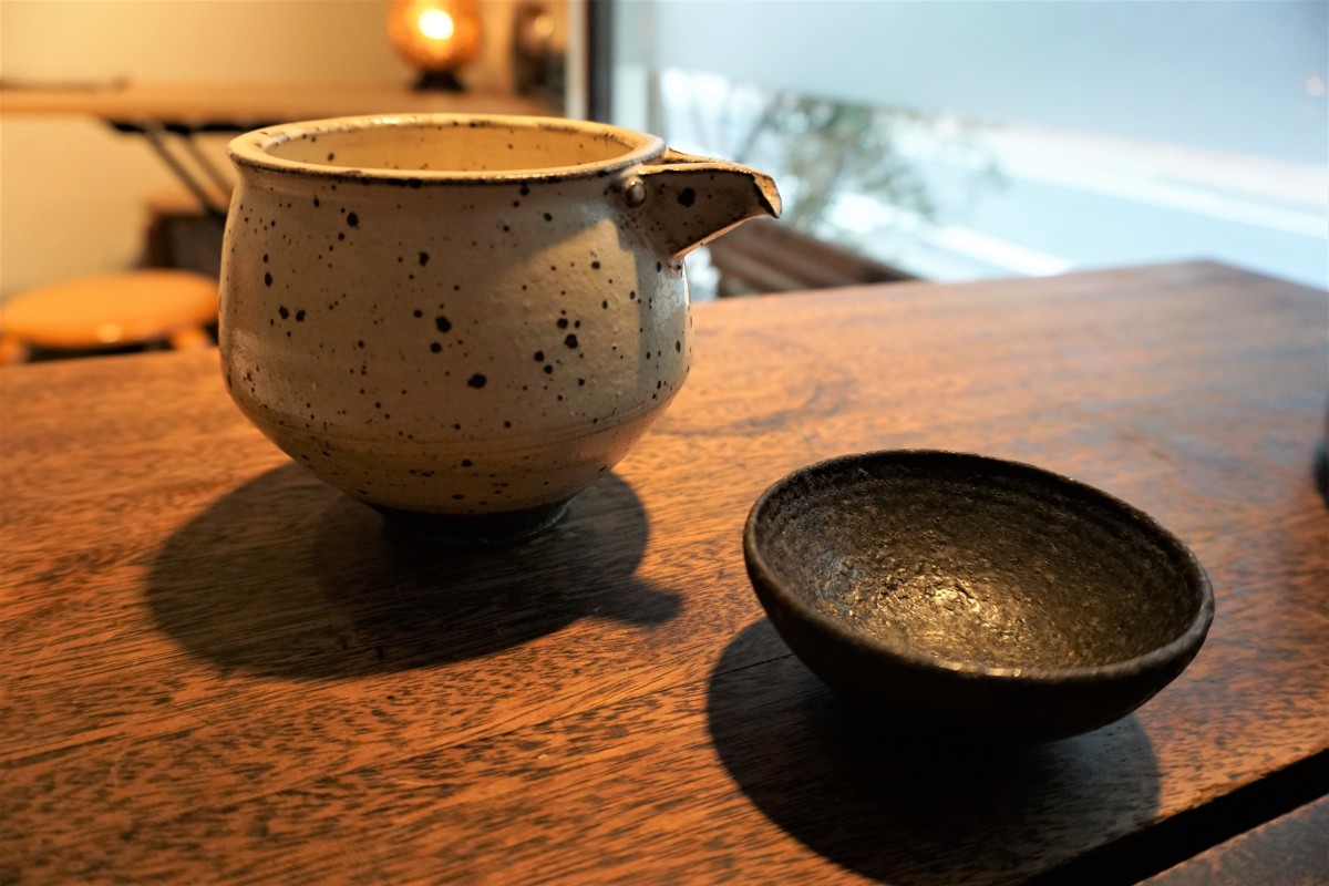 土のやさしさが感じられる唐津焼の器やぐい呑みで唐津を楽しんでいただけます