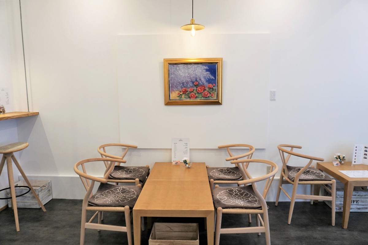 イートインカフェスペースあり