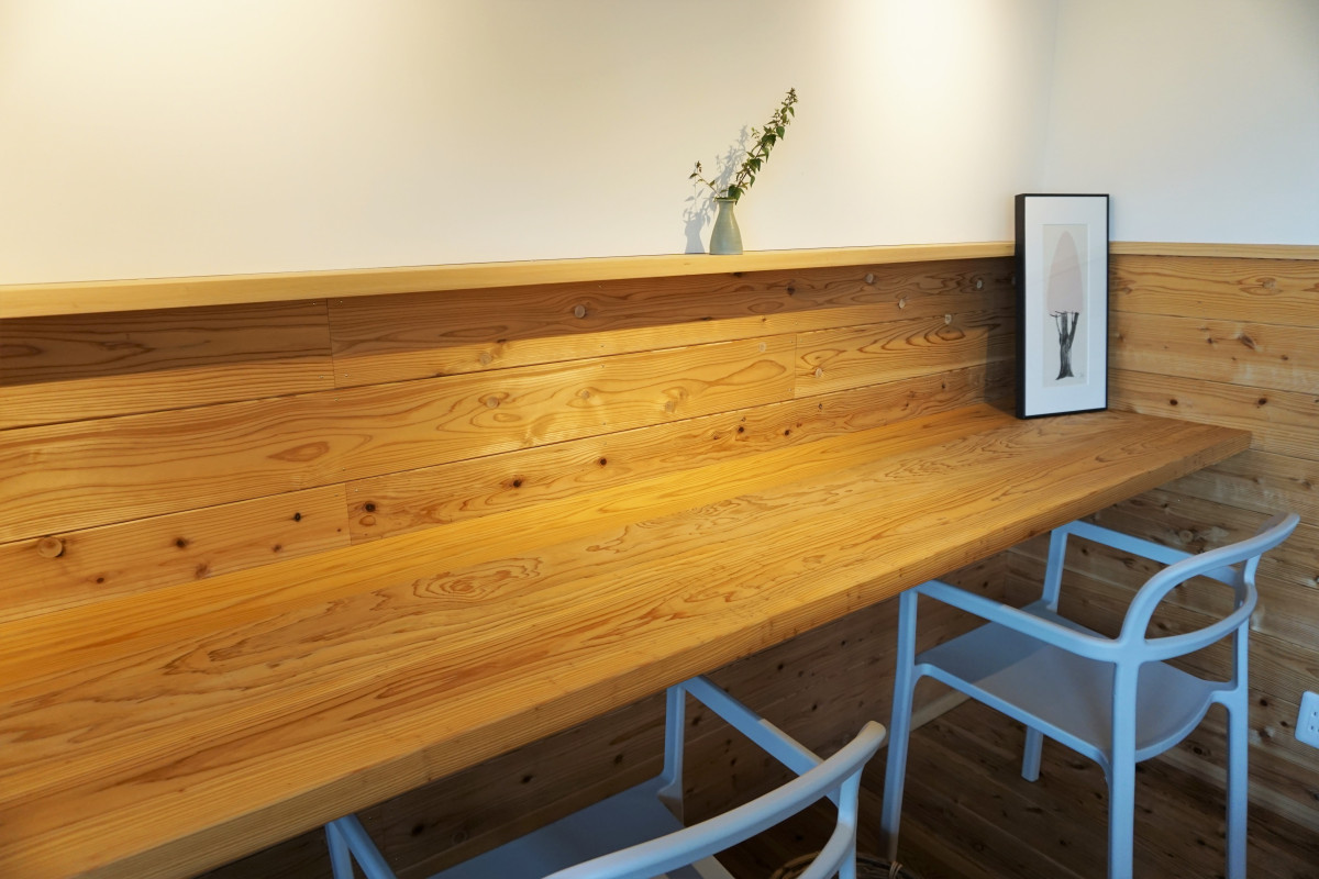 カウンター席でゆっくと読書などいかがですか？