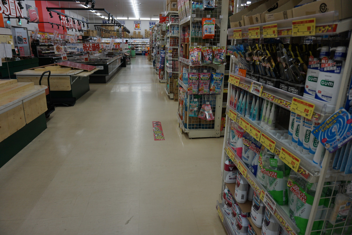 ベビーカーや車いすもユーザーも使いやすい広々とした通路