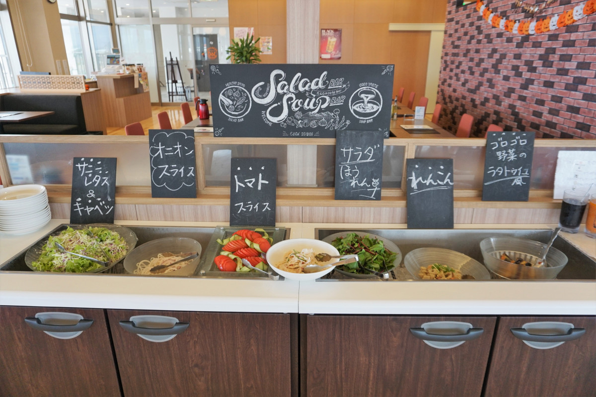 【2階：レストラン】サラダバーつきランチ！