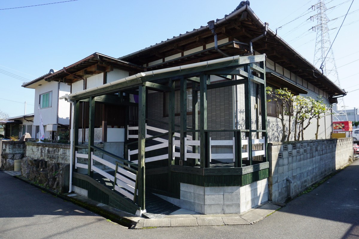 スロープあり、店内のお席まで段差なし！車いすでご来店のお客様に喜んでいただいています。