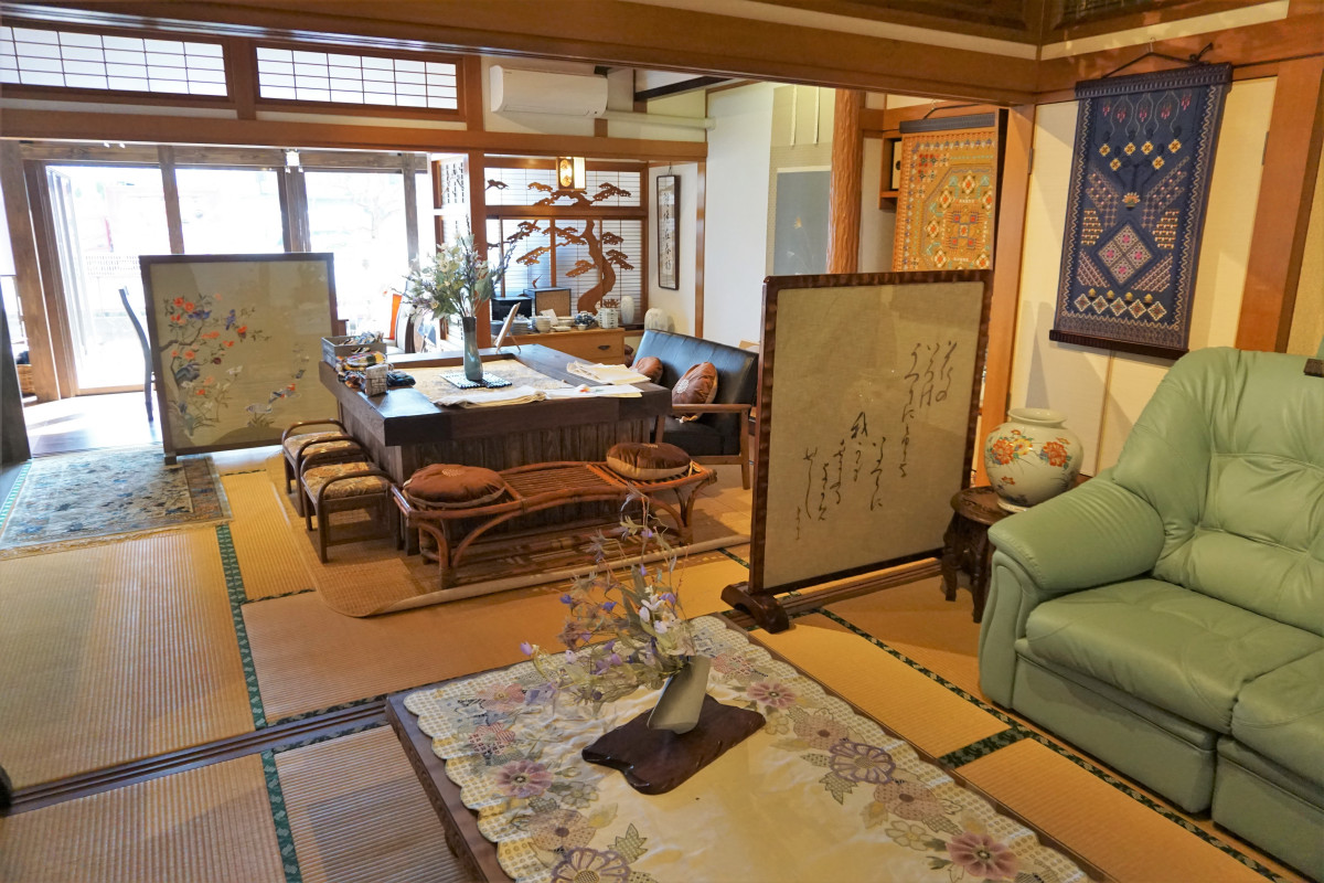 畳の間はギャラリーのため飲食不可