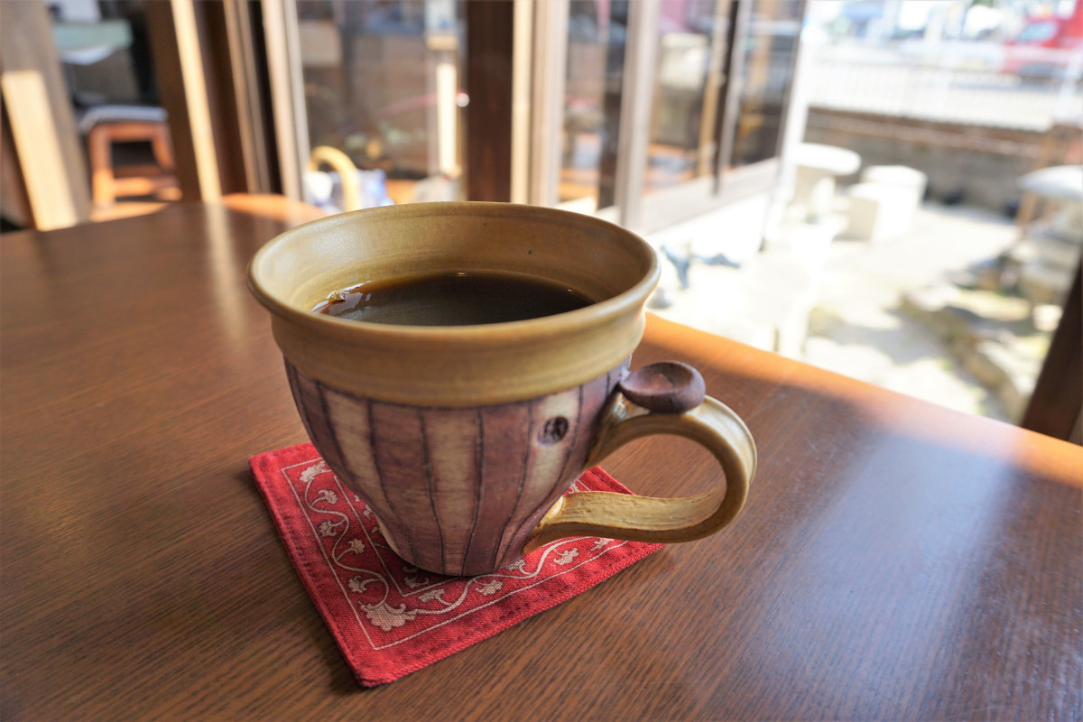 繍オリジナルカップで繍オリジナルコーヒーをお楽しみください