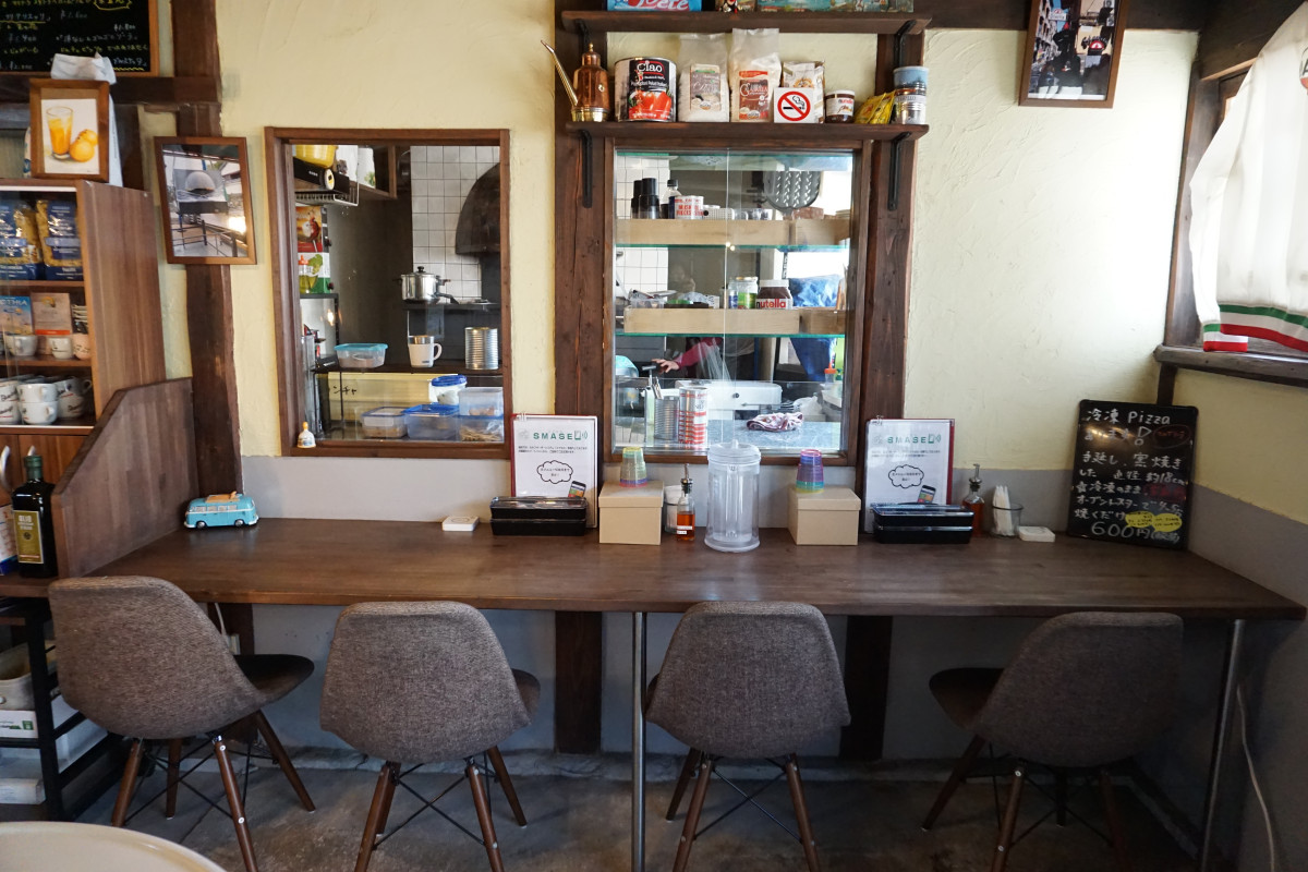 土間にカウンター席あり