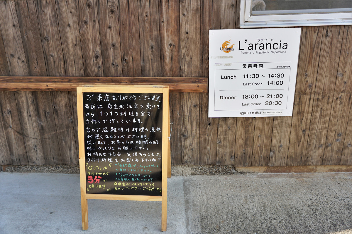 テイクアウトは、焼きたてピザ、お家で焼ける冷凍ピザ、どちらもあり！