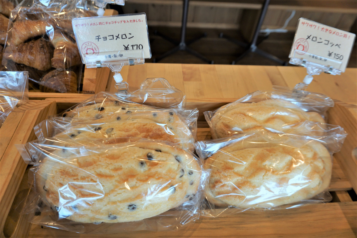 コッペパンがそのままメロンパンへ変身♪