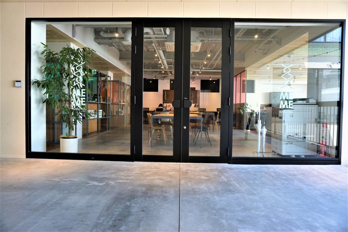 シェアオフィス出入り口