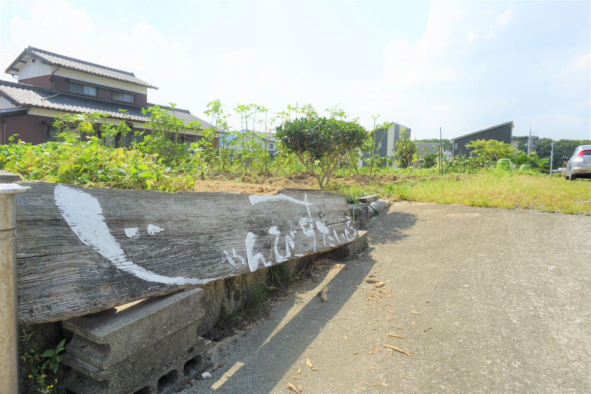 住宅地の中の、この看板が目印です