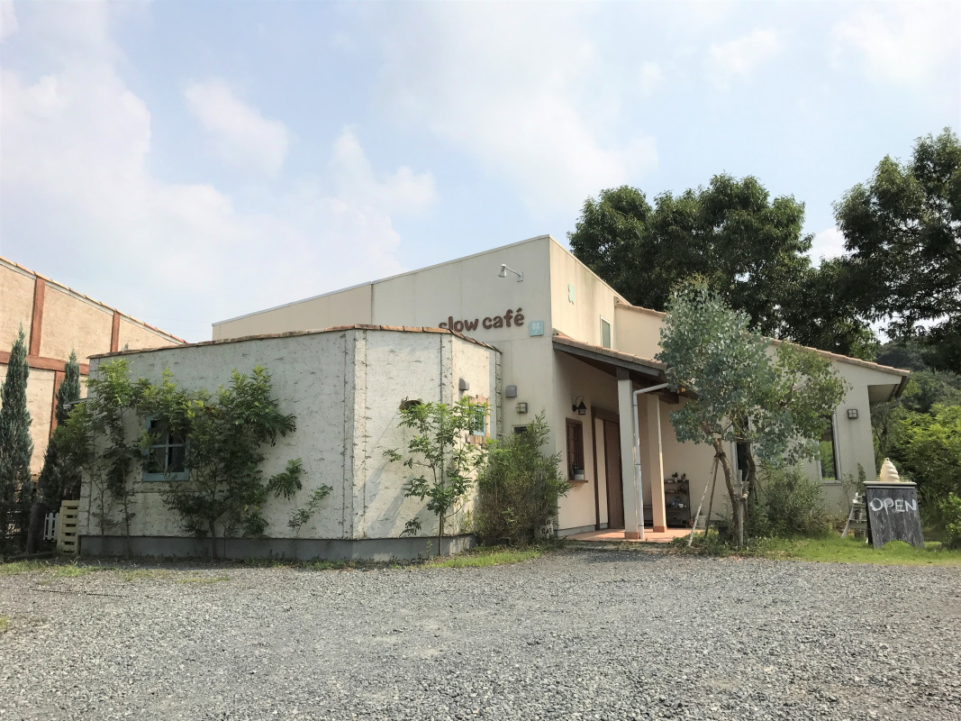 【ｓｌｏｗｃａｆｅ】ｃａｆｅの敷地内（お庭）にあります。