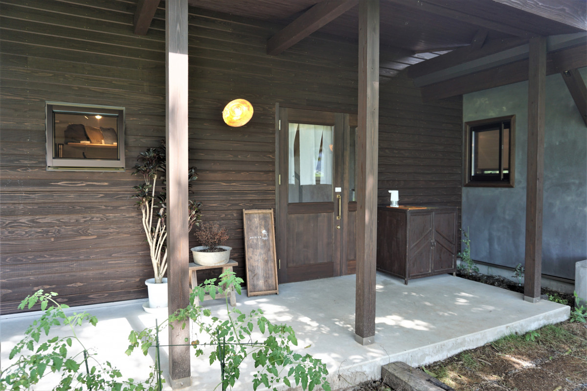 【ｐｅｎｓｅ】建物正面入り口