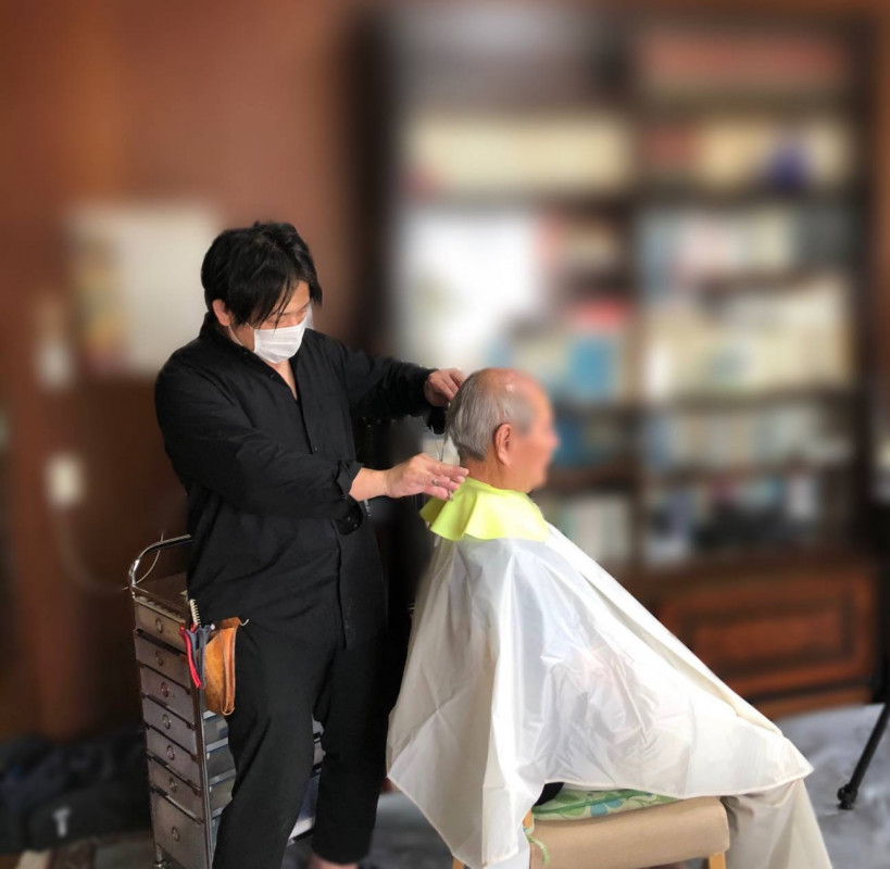 訪問美容サービスを主に行っています