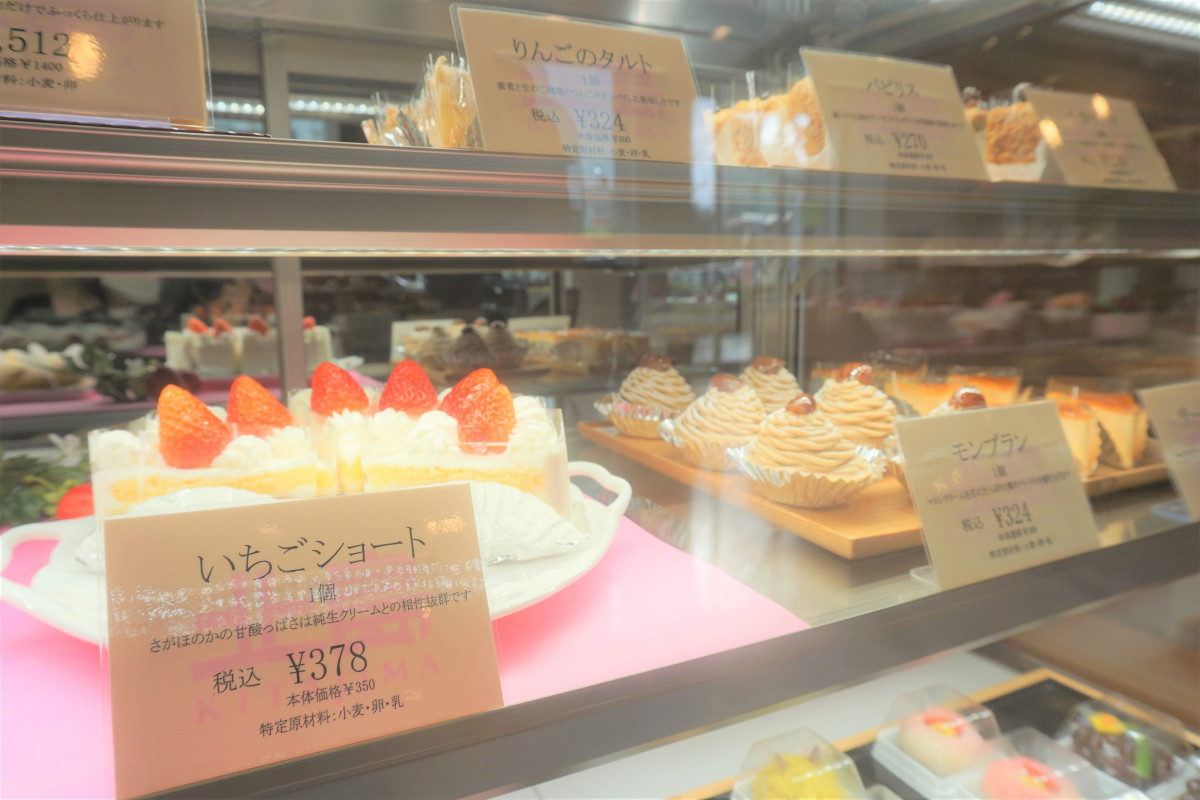 各種洋菓子もあり。季節限定の商品もみなさん楽しみにしていただいています。