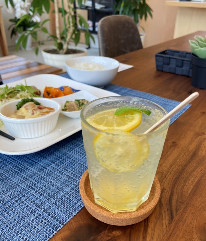 人気のレモンスカッシュは自家製レモンはちみつ漬けを使用してます！