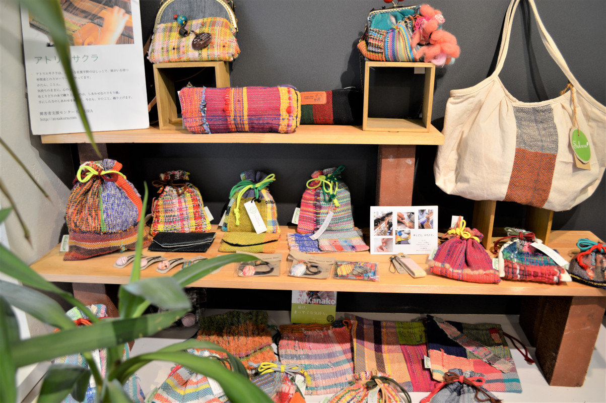 様々な事業所さんの手作り雑貨あり