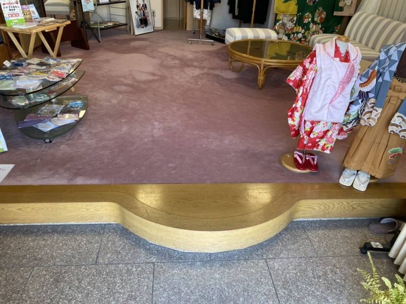 靴を脱いでお上がりください