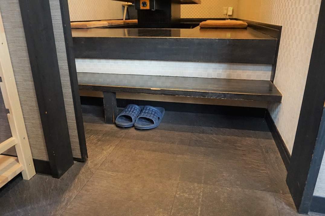 1階は小上がりの個室