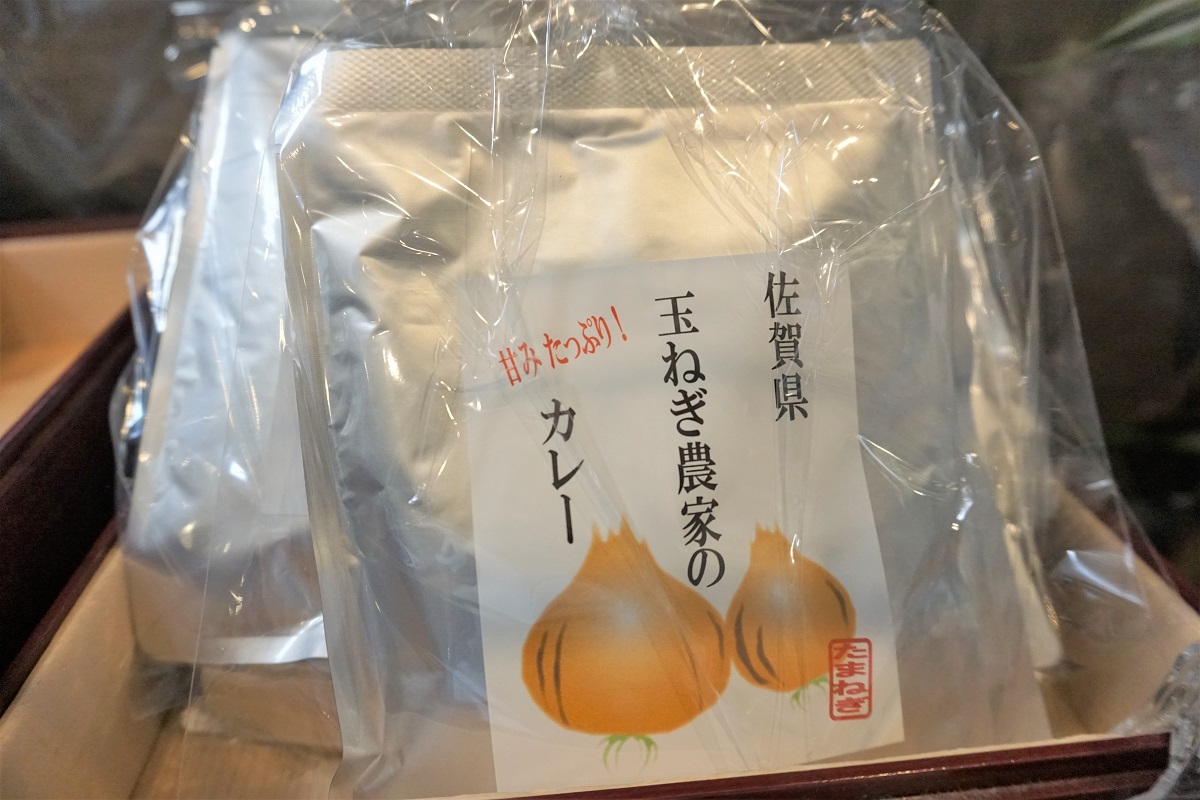 ご当地カレー№1を獲得した、玉ねぎたっぷり！人気のおおきにカレーをお土産にどうぞ