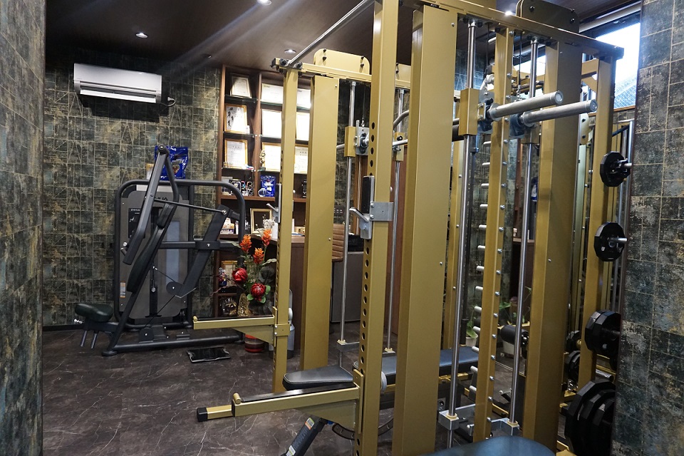 日本で1台の黄金のトレーニングマシンで体も気分も最高級に！